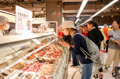 成了不少小伴侣和老年顾客购物后的例行